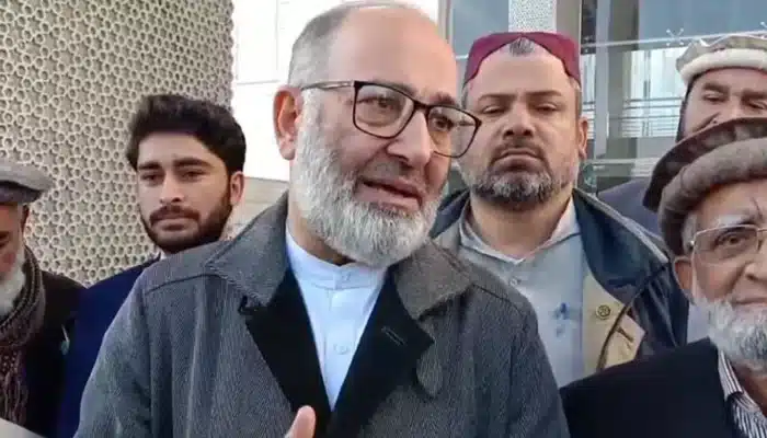 Former Senator gets a hero welcome home