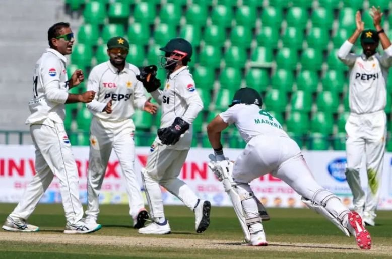 If gifting the opposition the match is an art, Pakistan is the Picasso of it. From a commanding position in the 2nd test match,