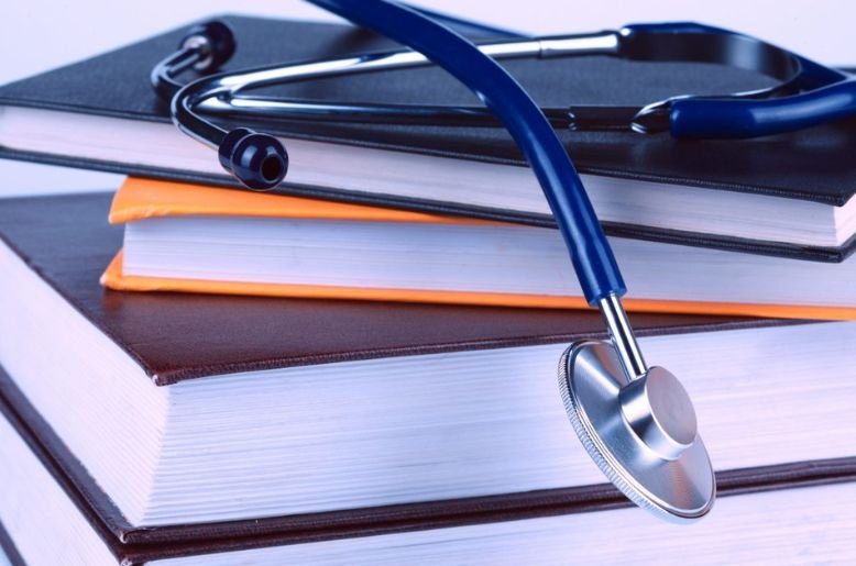 Medical Students Protest Outside PMDC, Clash With Police in Islamabad