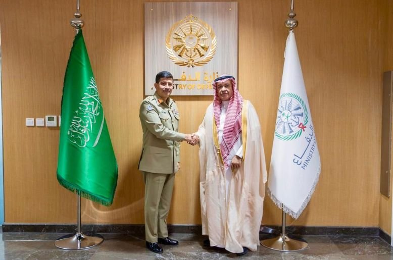 Pakistan, Saudi Arabia Review Defence Cooperation in Riyadh