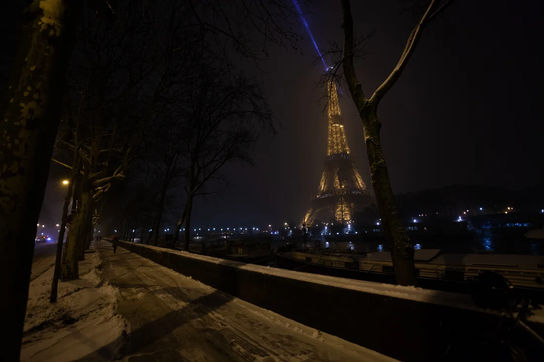 Massive blackout hits parts of Paris