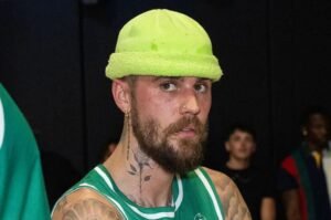 Justin Bieber blasts at new iPhone feature