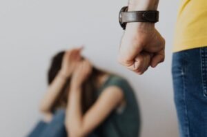 Man brutally assaults domestic worker in Karachi