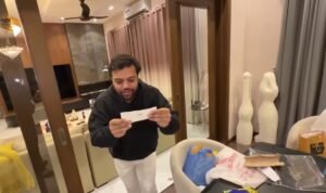Ducky bhai gets Rs 1 million cheque from fan