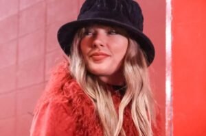 Taylor Swift praised for generosity toward stadium employee
