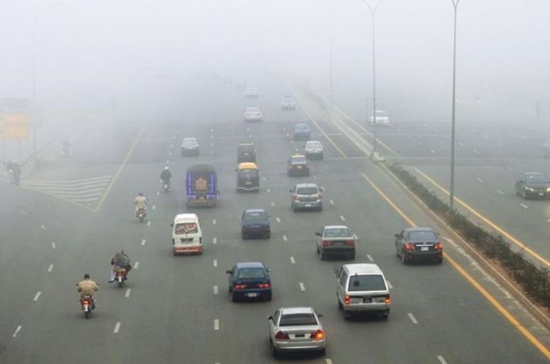 Thick Fog shuts down major Motorways