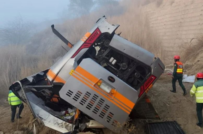 Karachi-bound bus, Passenger bus , bus plunges into ravine, Bus accident , Bus accident Chakwal,