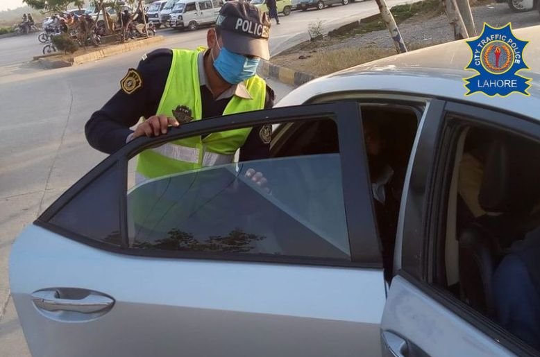 Crackdown against Tinted Vehicles stopped in Lahore