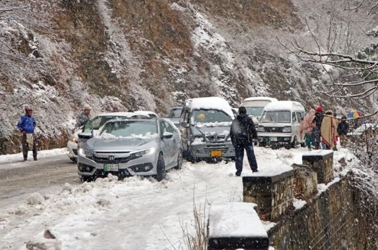 Murree Expressway snowfall