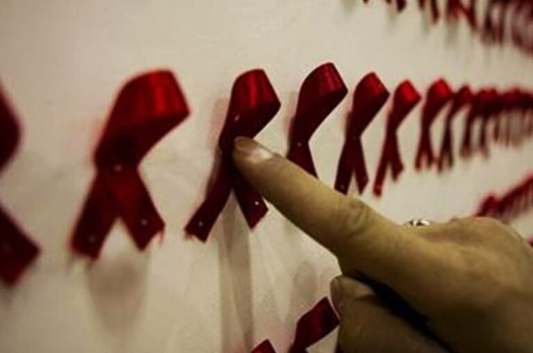 How many HIV patients reported in Sindh, Punjab?