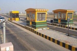 How many toll plazas will be auctioned across country?