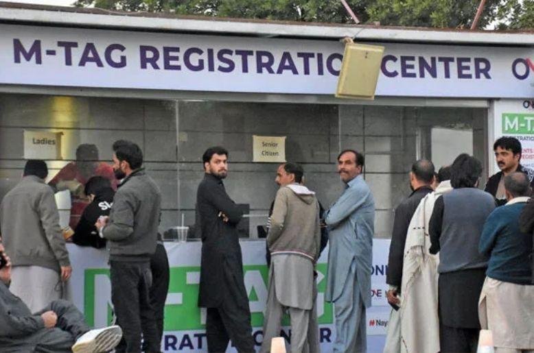 Citizens face long queues, mismanagement at Islamabad E-Tag centres
