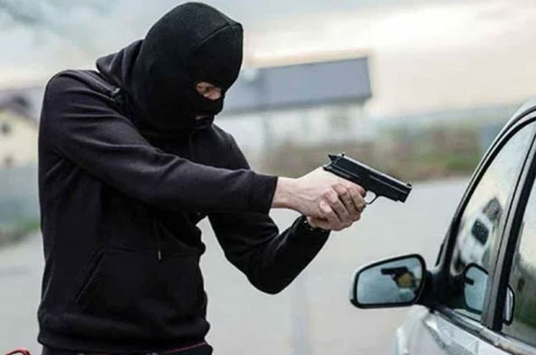 How many citizens were deprived of cars and motorcycles in Karachi?