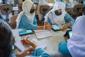 How many students receive education assistance through Pakistan Bait-ul-Mal?