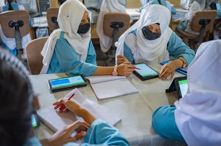 How many students receive education assistance through Pakistan Bait-ul-Mal?