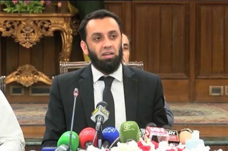 Imran Khan’s eye treatment to continue at specialized medical facility: Attaullah Tarar