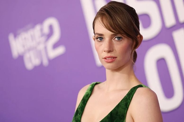Maya hawke