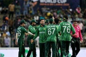 Pakistan to bat against England