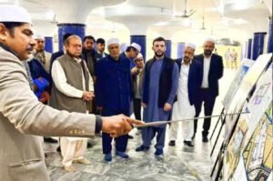 Nawaz Sharif, Ishaq Dar visit shrine of Hazrat Ali Hajveri ‘Data Darbar’