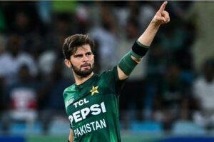 Why did Shaheen Afridi withdraw from The Hundred auction?