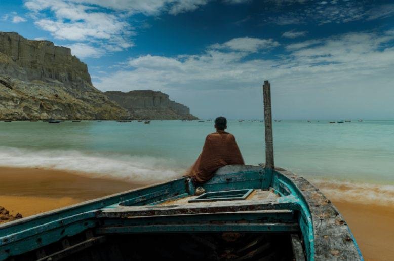 Gwadar fisherman hit by Israeli projectile in Iranian waters amid US Iran war