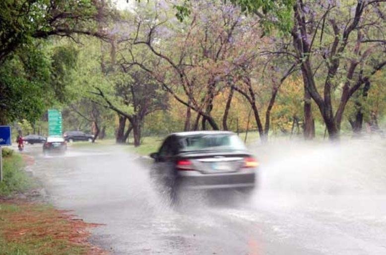 Heavy rain and cold winds in Islamabad