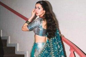 How much does Hania Amir charge for a podcast?