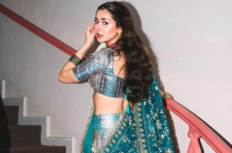 How much does Hania Amir charge for a podcast?