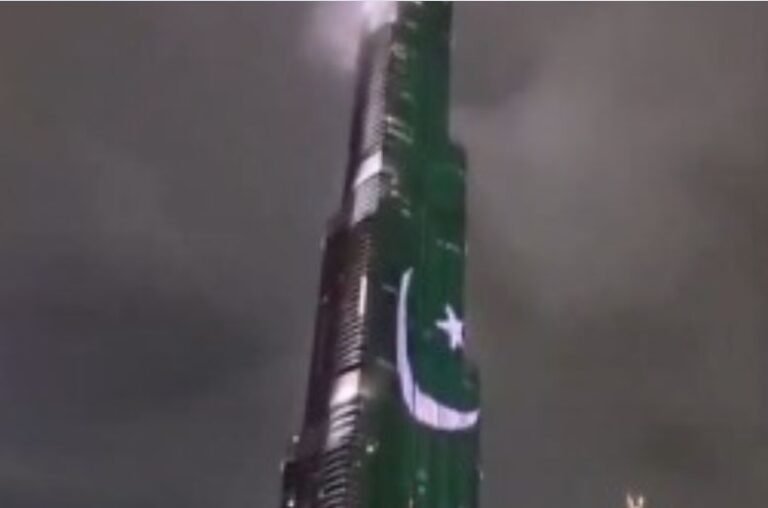 Histrionic Burj Khalifa lights up in green, white to mark Pakistan Day