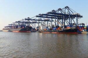 New shipping service links Karachi Port to UAE