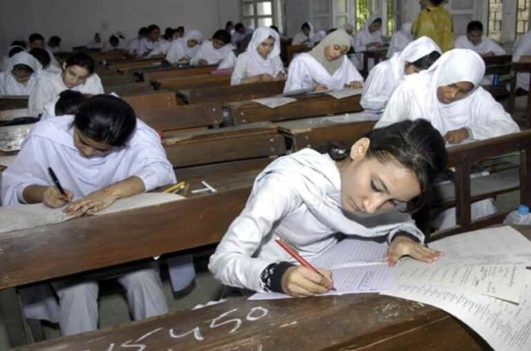 Karachi students cheating mobiles, Karachi students , Karachi , Karachi cheating,
