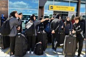 Iranian footballers return home after withdrawing asylum