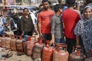 Gas crisis India people migrating from Delhi