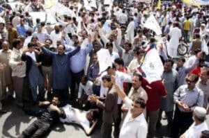 Govt employees hold rally, demand salary increase