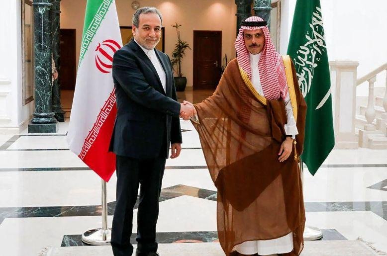 Iran FM contacts Saudi Arabia FM ahead of US talks in Pakistan