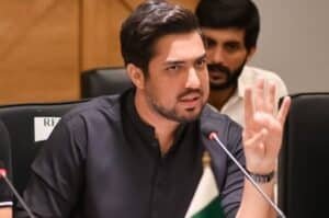 Iqrar Ul Hassan clashes with FIA officer