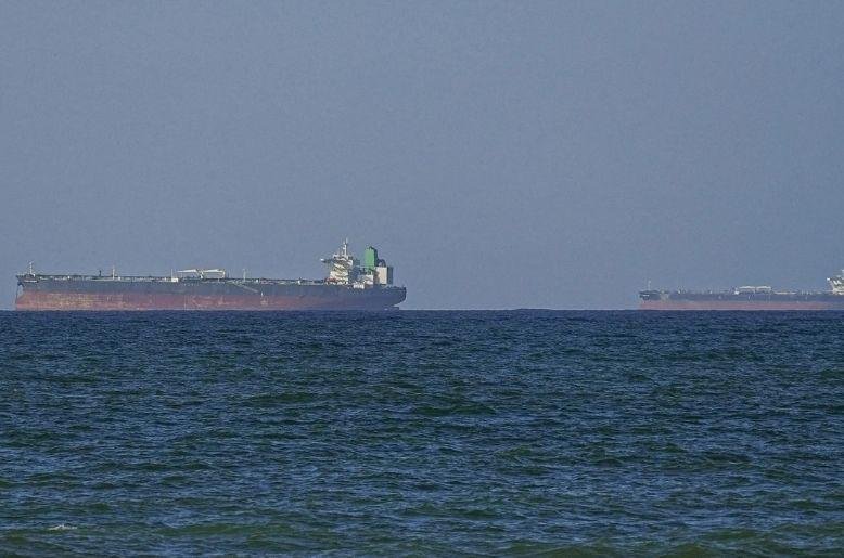 Iran-linked tankers pass Strait of Hormuz