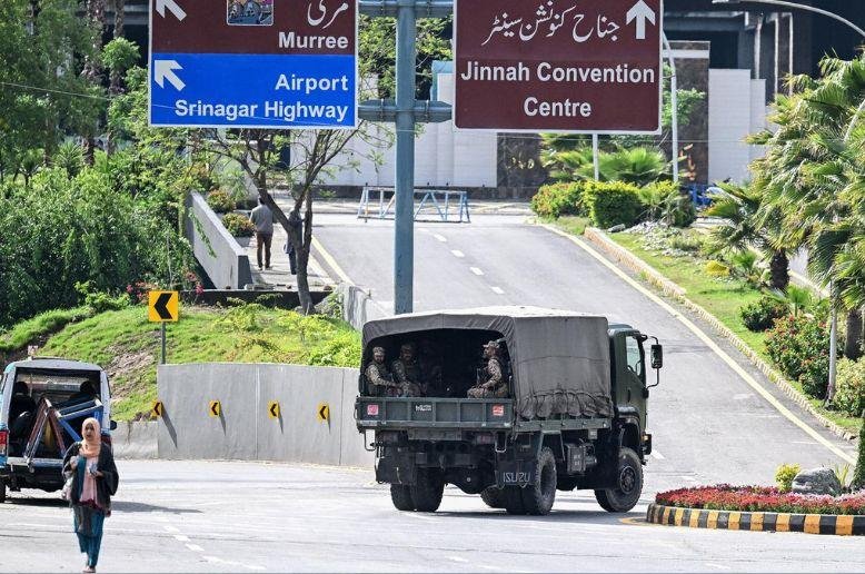 Islamabad sealed ahead of talks