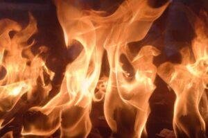 Karachi: fire breaks out at Shahrah-e-Faisal