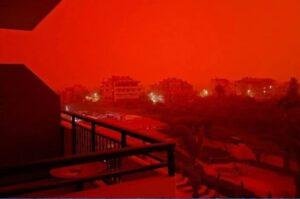 Massive red sandstorm advances toward Egypt, Libya