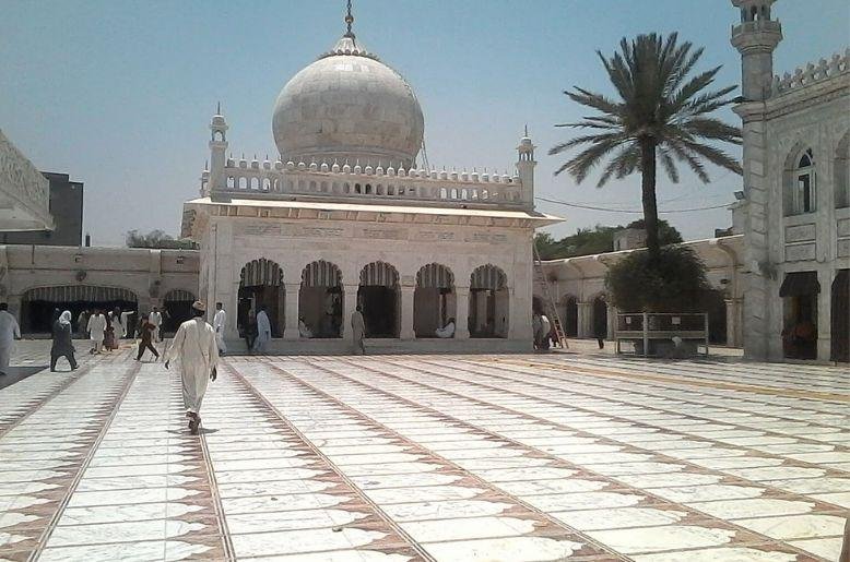 Prominent spiritual leader of Golra Sharif passes away