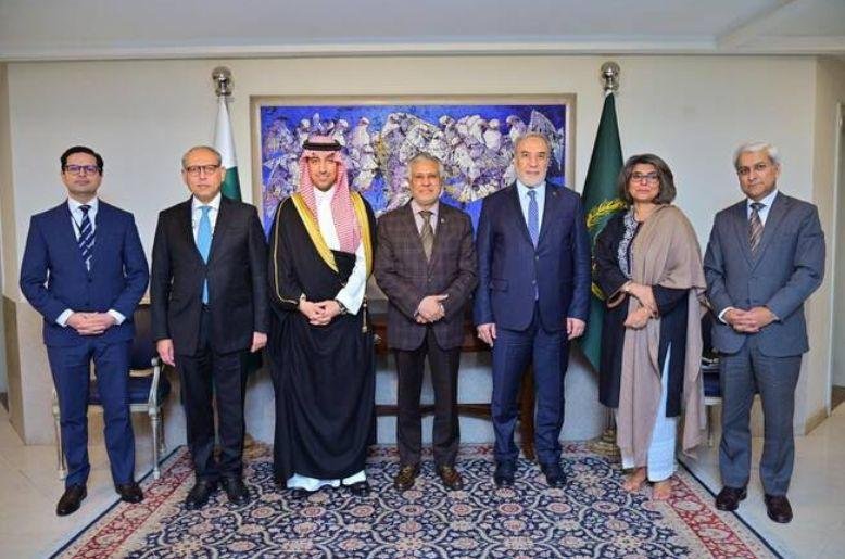 Saudi diplomat meets Deputy PM for regional meeting in Islamabad