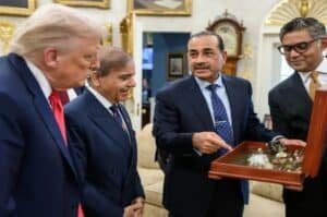 Trump praises Pakistan