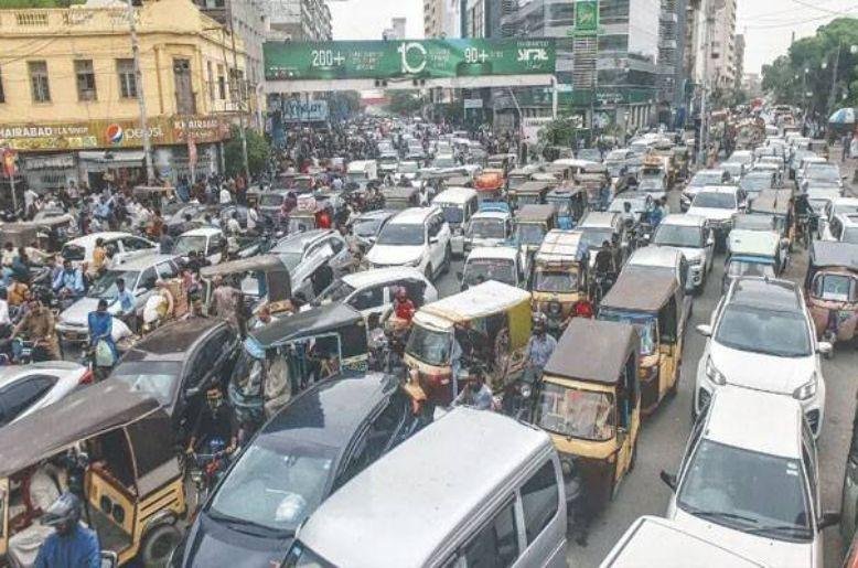 Karachi rain traffic
