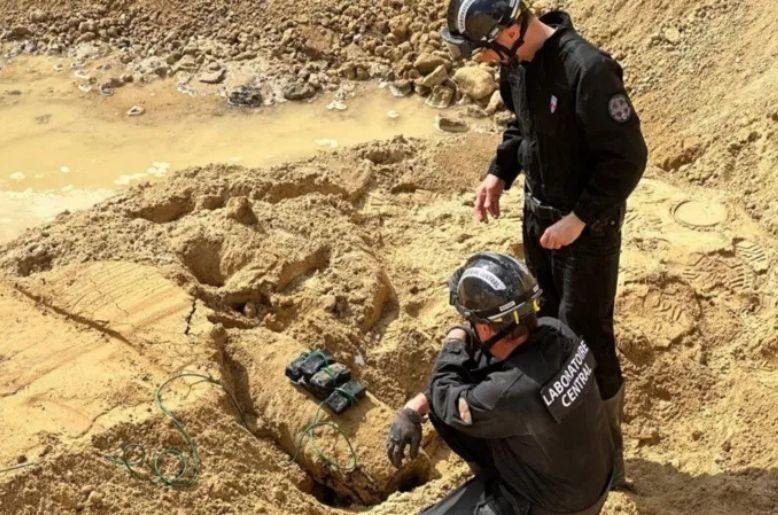 World War II bomb detonated in Paris, thousands evacuated