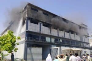 Massive fire breaks out at Landhi’s factory in Karachi