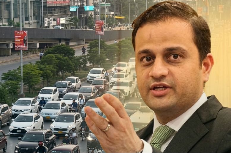 Mayor Karachi Murtaza Wahab publicly defies traffic rules