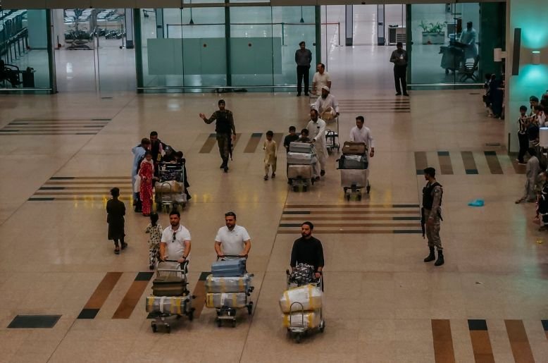 Pakistani workers UAE, UAE pakistan, work visa uae, pakistani workers deport UAE