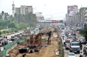 SHC directs Sindh govt to reopen Karachi's University Road under new deadline