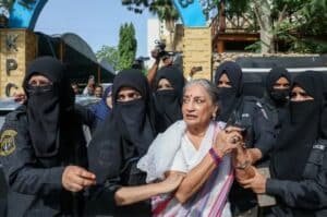Sheema kermani arrest, sheema kermani, aurat march, aurat march karachi, mera jism meri marzi movement, human rights